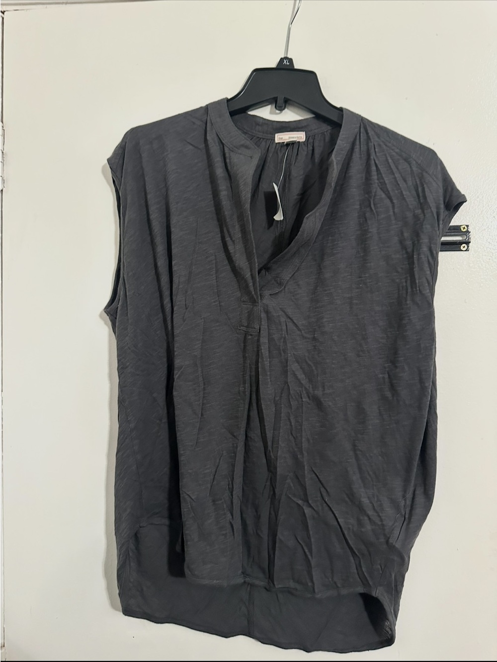 GAP Women's Charcoal Gray Cap-Sleeve V-Neck Tank